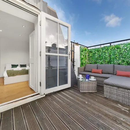 Chelsea Battersea Apt & Private Rooftop Terrace